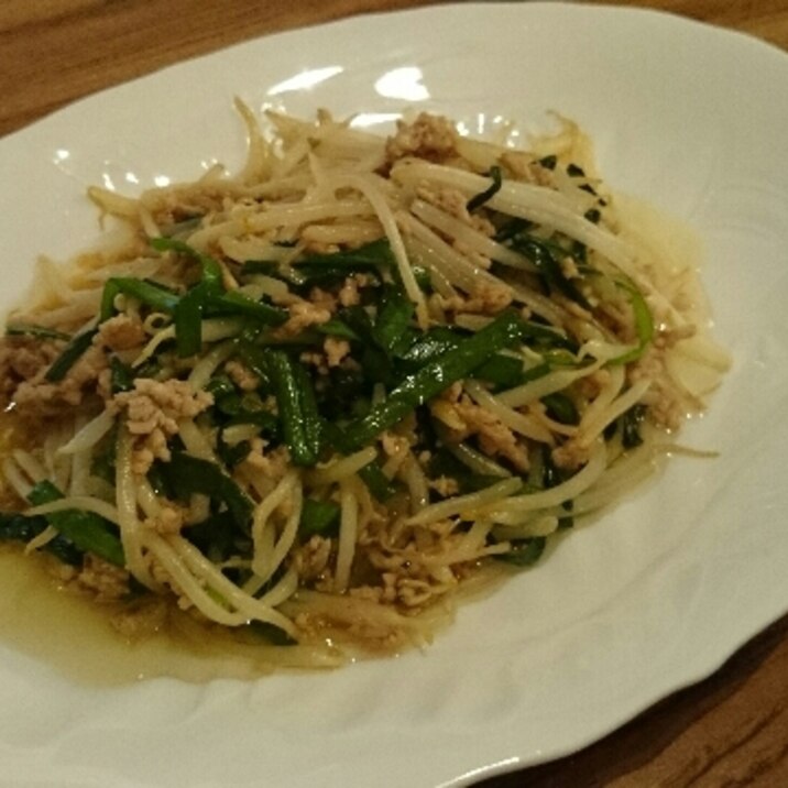 定番おかず　豚ひき肉とニラもやし​炒め